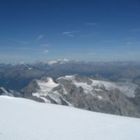 Vom Gipfel bot uns bei bester Sicht ein herrliches Panorama tief in die Alpen hinein.