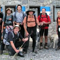 Udo, Thomas, Erwin, Jürgen, Markus, Ralf, Bello und Sabine an der Graffer Hütte