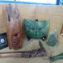 Maorikunst aus Holz und Jade in Hokitika 