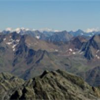 Gipfelblick zur Zugspitze und Kaunergrat