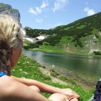 Der Zireiner See, nach anstrengendem Aufstieg ein See mit vielen Besuchern, das lag wohl an der nahen Seilbahn  