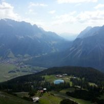 Hoch über Ehrwald und der Grubigalm