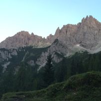 Blick von der Giaf auf die Bergkette im Süden mit der Forc. Urtisel