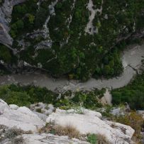 Tiefblick in die enge Schlucht des Verdon